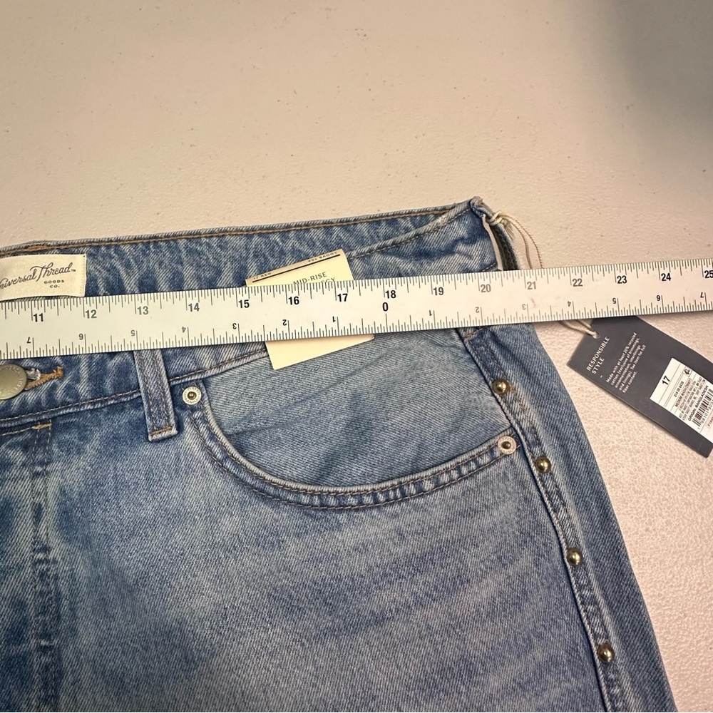 Universal Thread Sky Blue Relaxed‎ Jeans - Picture 7 of 8